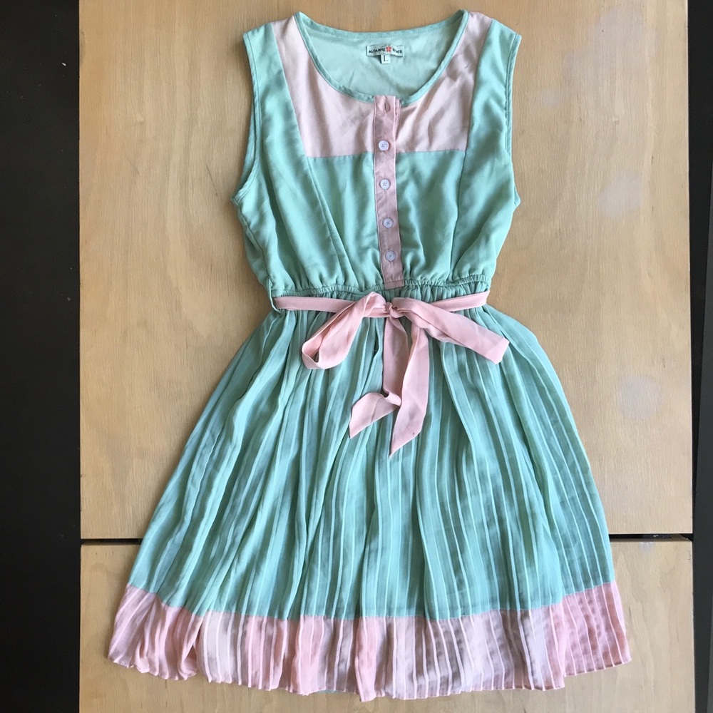 ❗️SOLD❗️Vintage retro pleated chiffron mini dress